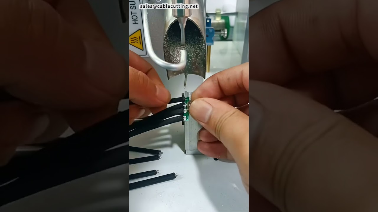 Полуавтоматическая паяльная машина для сварки выводов мобильных power bank