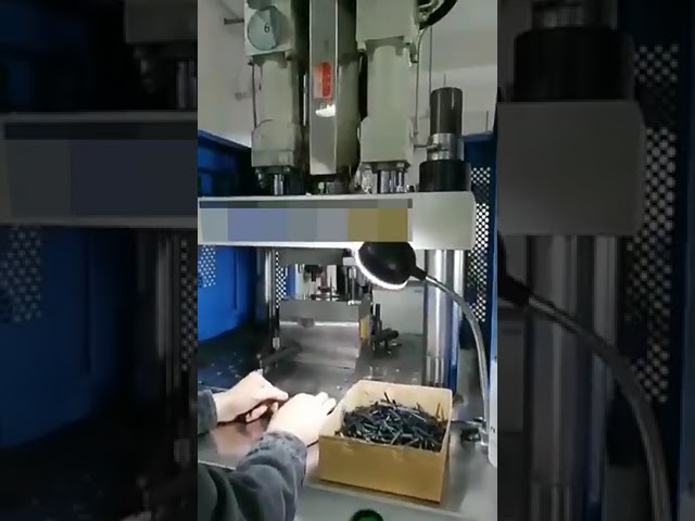 Вертикальная и горизонтальная термопластавтомат (ТПА) для литья под давлением жидкого силикона и пластика | Производство очков и корпусов мобильных телефонов
